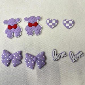 Nieuwigheid Luxe Bling Crown Beer Schoen Bedels Pvc Diy Accessoires Met Steentjes Sprankelend Beerontwerp Door Ontwerpers - Product Image 3