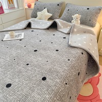 Ensemble de couvre-lit d'hiver en velours de lait épaissi en polaire, trois pièces, motif à pois matelassé, housse de matelas 1,8 m, drap de lit