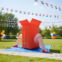 Ballon gonflable de dessin animé OUWE DOOS Box Legs avec ventilateur intégré pour la décoration d'anniversaire en Hollande