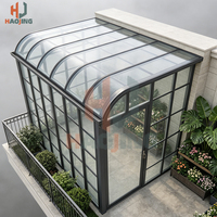 Pergola en aluminium de style moderne personnalisée avec toit en polycarbonate, serre et véranda intégrées