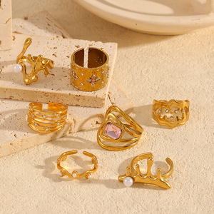 แหวนไทเทเนียมสไตล์ฝรั่งเศสย้อนยุค ลายฉลุ ชุบทอง 18K ประดับเพชร ดีไซน์ดอกไม้ เหมาะสำหรับใส่ทุกวัน - Product Image 1