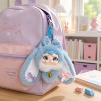 Porte-clés Lapin en Peluche Adorable, Pendentif Animal en Peluche Doux, Breloque de Sac Lapin aux Yeux Bleus CFTDD26045