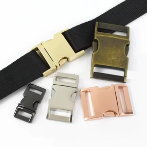 Fibbia <span class=keywords><strong>per</strong></span> Guinzaglio e Collare <span class=keywords><strong>per</strong></span> Cani in Lega Dorata Chiaro 38-16MM, Resistente, con Anello a Occhio, <span class=keywords><strong>per</strong></span> Cinghie e Fettucce - Ingrosso dal Produttore - Product Image 1