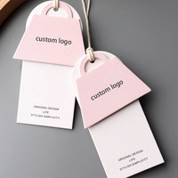 Luxus benutzer definierte rosa Kleidung hängen Tags spezielle UV-bedruckte Papier Swing Tags unregelmäßige Kombination Herz muster für Schuhe Kleidungs stücke