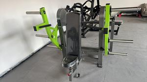Machine à développer les épaules à charge de poids, design assis, pour la musculation des deltoïdes et du haut du corps en salle de sport - Product Image 2