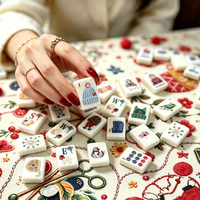Jeu de tuiles de mahjong en acrylique, 160 pièces (152 essentielles et 8 bonus) pour les soirées à la maison, avec des tuiles Joker, des fleurs et des motifs inspirés de l'artisanat.