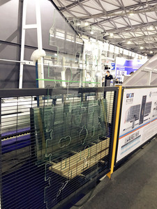 Centro di lavorazione di perforazione e fresatura di fori in vetro CNC verticale ad alta velocità automatico - Product Image 6