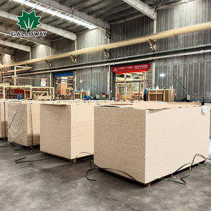 <span class=keywords><strong>Panneau</strong></span> sandwich <span class=keywords><strong>OSB</strong></span> 18 mm 22 mm OSB2 OSB3, <span class=keywords><strong>isolation</strong></span>, anti-termites, résistant à l'humidité, imperméable, <span class=keywords><strong>OSB</strong></span> pour le marché européen - Product Image 1