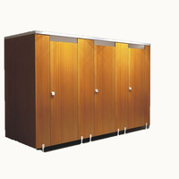 Panneaux de cloison de toilettes en HPL imperméables et ignifuges à effet bois, système de cabines de salle de bain pour usage commercial