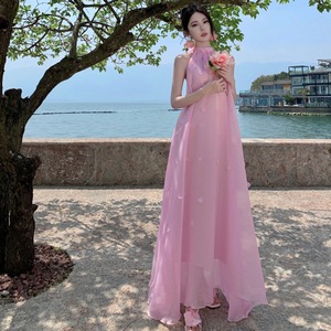 Vestido de Novia Rosa Etéreo y Magnífico para Boda o Compromiso, Estilo Francés de Alta Gama, con Espalda Descubierta y Cuello Halter - Product Image 2