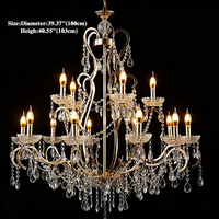 Lustre en cristal de luxe pour projet hôtelier, style bougie, avec structure en fer doré, pour décoration intérieure de banquets