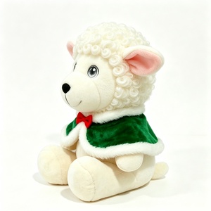 Cordero de peluche personalizado con capa verde, oveja de peluche con capa navideña, oveja de peluche con lazo rojo, oveja de peluche suave con atuendo. - Product Image 3