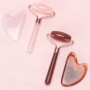 Premium reçine yeşim rulo pembe/yeşil özel Logo anti-kırışıklık Gua Sha masaj aleti - Product Image 4