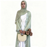 Kaftan musulman élégant et respirant en satin de polyester, brodé, couleur unie, coupe ajustée, grande taille, pour l'hiver, idéal pour l'Aïd, vente en gros sur mesure