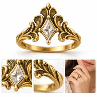 Mosen OEM Retro Royal Crown Statement-Ring, gefertigt aus aufwendig geschnitztem Metall und funkelnden Zirkonia-Steinen.