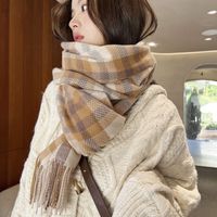 Écharpe beige marron à carreaux pour femme avec franges, châle chaud en imitation cachemire doux, écharpe rétro à carreaux pour l'hiver