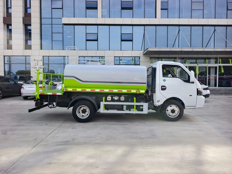 Dongfeng Tuyi 4x2 4500L Water Spraying Truck Water Bowser Truck ...