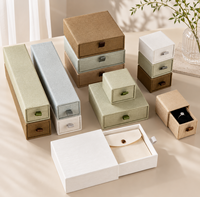 Coffret à bijoux de luxe à tiroirs coulissants avec doublure en satin/éponge, boîte rigide personnalisable, rangement élégant blanc pour bagues et colliers