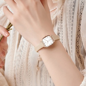 นาฬิกาข้อมือผู้หญิง Hannah Martin 1592 รุ่นใหม่ ตัวเลขโรมัน หน้าปัดสี่เหลี่ยมเล็ก ดีไซน์เรียบหรู สายหนังกึ่งกันน้ำ รุ่นปี 2025 ลดราคาพิเศษ - Product Image 5