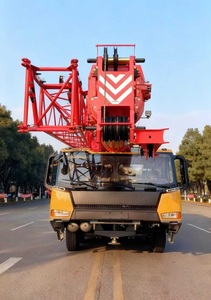 Grue mobile sur camion haute performance STC800C5-8, capacité de levage de 80 tonnes, avec moteur et boîte de vitesses intégrés, pour les infrastructures urbaines - Product Image 6