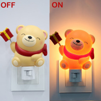 Lampe de chevet LED en résine en forme d'ours, cadeau mignon, lumière chaude, pour chambre d'enfant, décoration de la maison, vente en gros, personnalisable, lampe cadeau