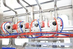 Ligne de production automatique 3 en 1 de type linéaire pour le lavage, le remplissage et le bouchage de bidons en PEHD de 5L et 10L pour l'<span class=keywords><strong>eau</strong></span> <span class=keywords><strong>potable</strong></span> - Product Image 4