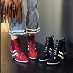 Stivaletti da Donna in Camoscio Verniciato Bordeaux con Lacci e Tacco a Rocchetto, Sneaker Boots con Strisce Bianche a Zigzag, Scarpe Casual alla Moda - Vendita all'Ingrosso - Product Image 2