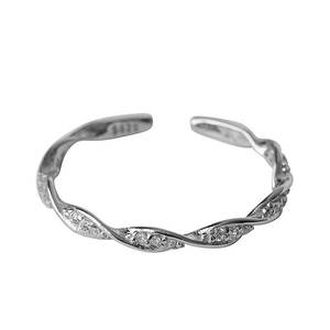 Anillo de Plata Pura S925 con Diamantes Trenzados, Diseño Romántico y Exclusivo para el Dedo Índice, Tendencia en Instagram, con Apertura Ajustable - Product Image 5