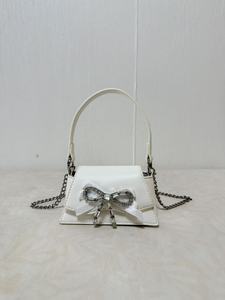 Bolsos Cruzados Mini de PU con Logotipo Personalizado, Decoración de Lazo, Cierre de Solapa, Bolsos de Mano Elegantes para Mujer, Diseño Moderno - Product Image 3