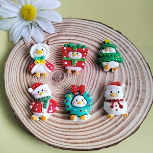 Resina colorida dibujos animados árbol <span class=keywords><strong>de</strong></span> Navidad muñeco <span class=keywords><strong>de</strong></span> nieve caja <span class=keywords><strong>de</strong></span> regalo parte posterior plana álbum <span class=keywords><strong>de</strong></span> recortes <span class=keywords><strong>pato</strong></span> FIESTA <span class=keywords><strong>DE</strong></span> Navidad figuritas DIY decoración manualidades - Product Image 4