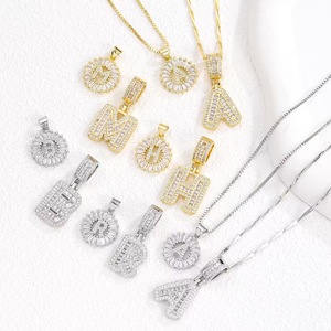 Collier Pendentif Lettre Initiale Alphabet Bulle Gonflée en Laiton Plaqué <span class=keywords><strong>Or</strong></span> 18K avec Zircon, Tendance et Nouvelle Collection - Product Image 2