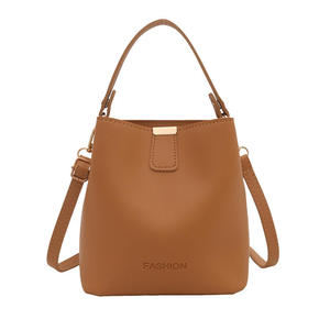 Bolso tipo cubo a la moda para mujer, bolso de hombro inclinado de cuero PU a la moda, bolso tipo cubo minimalista informal para mujer para uso diario - Product Image 4