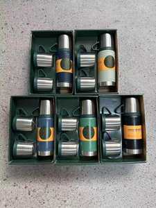 กระติกน้ำสุญญากาศสแตนเลสสตีลแบบมีหูจับและฝาปิดทันสมัย - Product Image 6