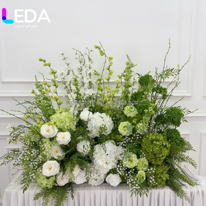 Decoración para bodas LEDA, camino floral artificial para pasillo, camino de flores verde y blanco para decoración de fiestas - Product Image 1