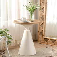 Table basse en bois massif de côté vintage simple et unique de style nordique pour le salon