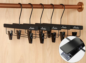 Cintres en bois anti-rayures LINDON, finition caoutchouc noir, cintres de luxe pour boutiques, hôtels et magasins de détail - Product Image 5