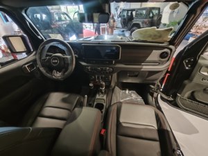 Nouveau <span class=keywords><strong>Jeep</strong></span> <span class=keywords><strong>Wrangler</strong></span> 2025 Dark R20 Turbo en cuir, conduite à gauche, SUV, fournisseur professionnel vérifié, livraison en gros - Product Image 4