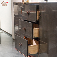 Buffet moderne de luxe italien en bois laqué brillant avec grand espace de rangement pour salle à manger et appartement