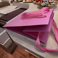 Vente en gros Sacs d'emballage à gâteau en papier carton recyclable avec stratification mate Feuille d'or et gaufrage Sacs à gâteau personnalisés