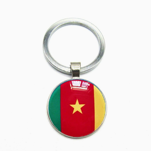 Porte-clés en métal avec dôme en verre transparent, drapeau du Cameroun, souvenir <span class=keywords><strong>de</strong></span> <span class=keywords><strong>voyage</strong></span> en plein air, breloque décorative à suspendre au sac - Product Image 1
