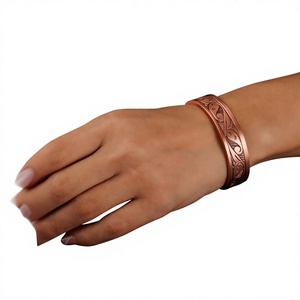 Bracelet en cuivre massif à motif floral estampé ayurvédique traditionnel, bijoux en métal à la mode, design exquis - Product Image 1