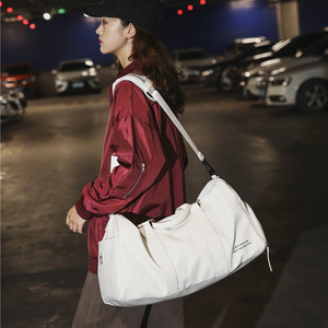 Sac de sport grande capacité, sac de voyage à bandoulière pour week-end, sac de voyage en PU imperméable, sac de voyage à courte distance, sac de voyage à motif géométrique - Product Image 1