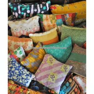 Housse de coussin kantha vintage, taie d'oreiller sari faite à la main, tissu matelassé, boho, décoration pour la maison - Product Image 1