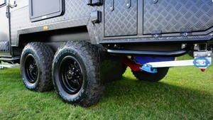 Una caravana emergente en la azotea con espacio de almacenamiento y una cocina al aire libre - Product Image 6