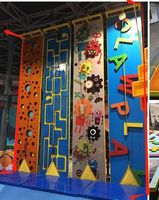 Mur d'escalade interactif en bois personnalisé pour l'intérieur, accessoires de terrain de jeu pour les écoles, les maisons et les centres commerciaux
