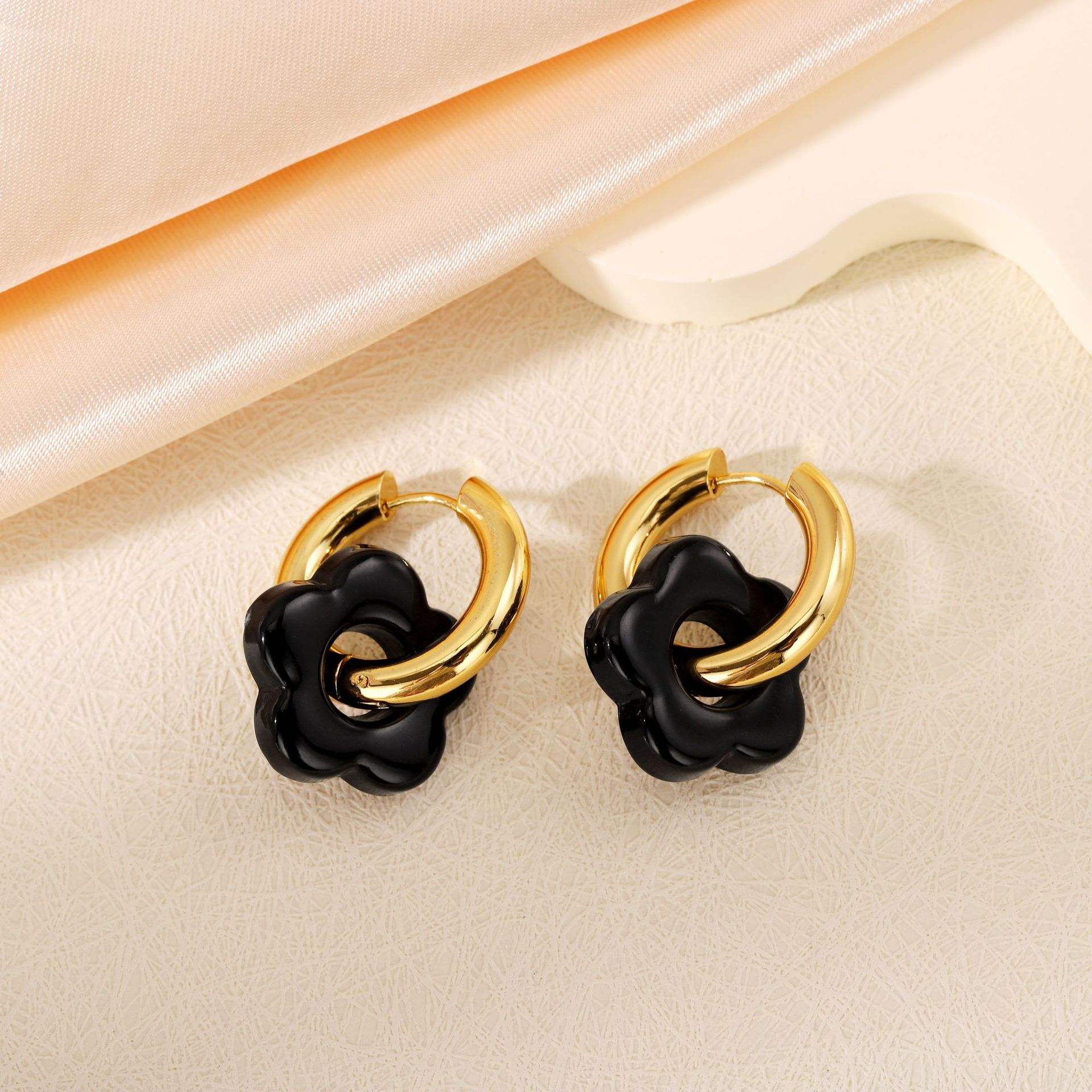 SQ4 สีดำหยกเข้ม