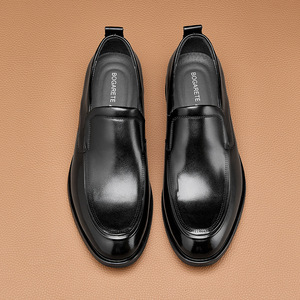 Une paire de chaussures décontractées en cuir avec talon. Chaussures habillées en cuir véritable pour hommes. Semelle souple. Cuir de vachette de première qualité. - Product Image 1