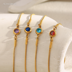 สร้อยข้อมือแบบเลื่อนปรับได้ประดับพลอยประจำเดือนเกิด |   สร้อยข้อมือสแตนเลสสตีลชุบทอง 18K PVD แบบปรับได้ พร้อมจี้ประดับเพชร CZ รูปทรงหินประจำเดือนเกิด - Product Image 3
