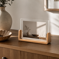 Cadre photo en acrylique transparent avec base en bois, support d'affichage d'images de bureau pour la décoration de la maison, le bureau et la présentation de cadeaux