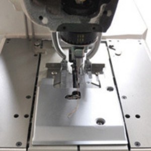 Machine à coudre à plat informatisée Zoyer, point droit, haute précision, équipement textile - Product Image 3